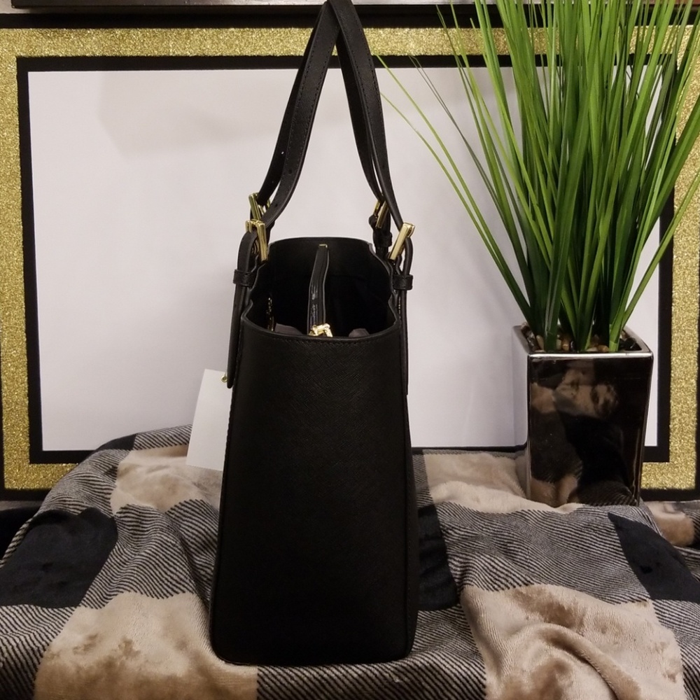 ❌SOLD🚫GENUINE TORY BURCH TOTE - Picture 3 of 8